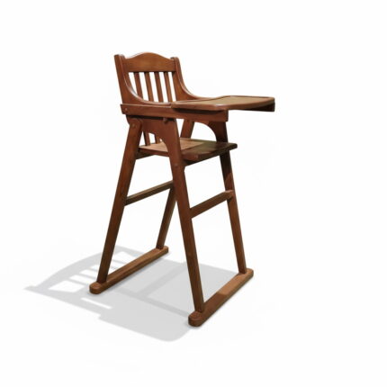 baby eating chair 01